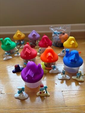 Huge Lot 2017 Smurfs The Lost Village Mushroom Houses & Figures (18+ Pcs)